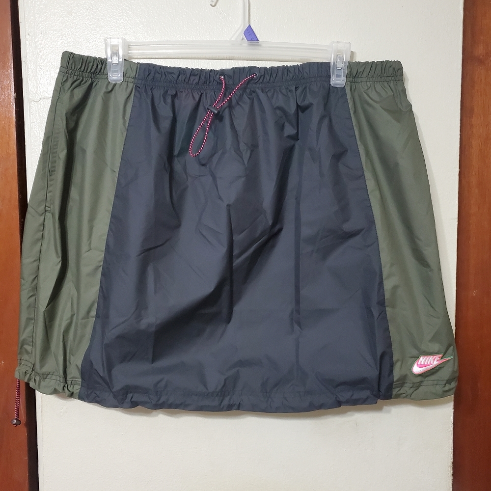 Nike Sportswear Icon Clash Women's Woven Skirt Plus Size 1X